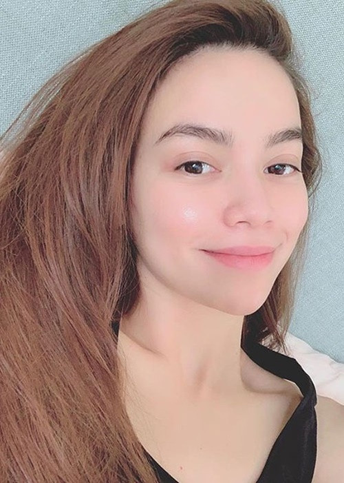 Gương mặt mộc của Hà Hồ đẹp không tỳ vết với làn da căng bóng, mịn màng. Ảnh: FBNV