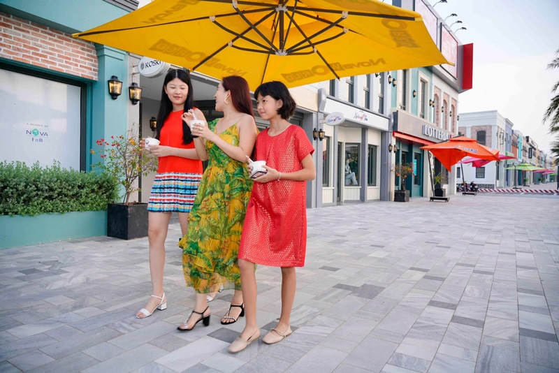 An Như có chiều cao gần bằng mẹ.