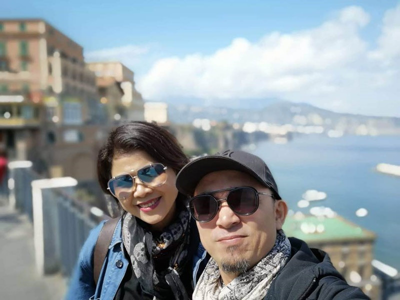 Tình cảm của Quốc Trung và Hương Lan vẫn mặn nồng sau nhiều năm gắn bó.