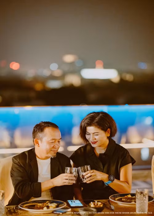 Tuy nhiên, Quốc Trung không nói quá nhiều về người bạn đời tên Hương Lan trên báo chí. Trong cuộc phỏng vấn với Dân Việt năm 2022, nam nhạc sĩ chia sẻ, cả hai vẫn coi nhau như người yêu, chứ không phải vợ chồng.