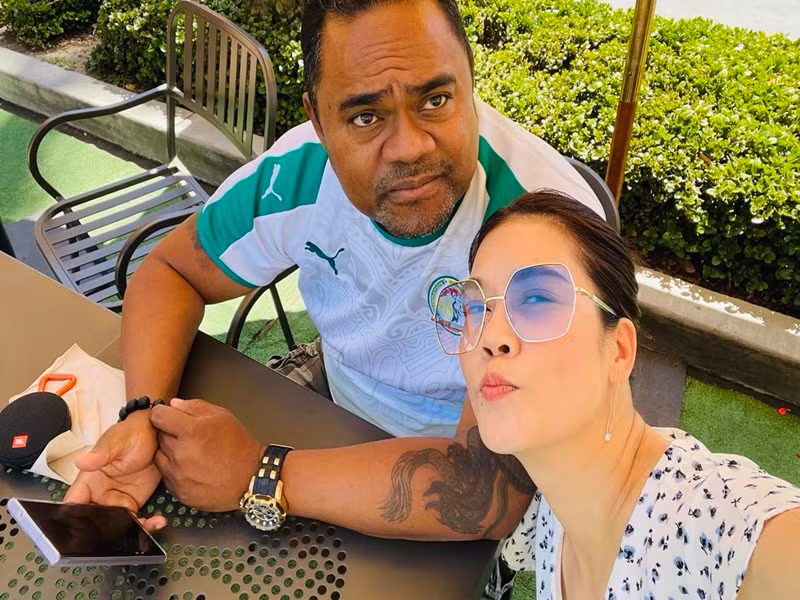 Khi Thu Phương về Việt Nam ca hát, Dũng Taylor một tay chăm sóc con chung, con riêng.