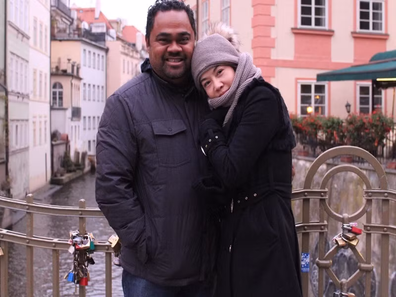 Trên trang cá nhân, Dũng Taylor chia sẻ: "Tôi là người đàn ông hạnh phúc nhất hôm nay khi được nàng đồng ý, chính thức kết thúc cuộc đời độc thân! Sau bao năm sống thử, tìm hiểu nhau, góp gạo thổi cơm chung, hôm nay Dũng Taylor -Thu Phương đã chính thức thuộc về nhau. Tôi cầu hôn nàng vào ngày 12/12/2012, nhưng đến hôm nay nàng mới đồng ý chính thức làm vợ tôi trong mắt luật pháp Mỹ. Hơn 10 năm qua, tôi phải trải qua bao thử thách của nàng để được nàng nhận lời, đính hôn đối với văn hóa Mỹ là một lời hứa, kết hôn là một lời thề...".