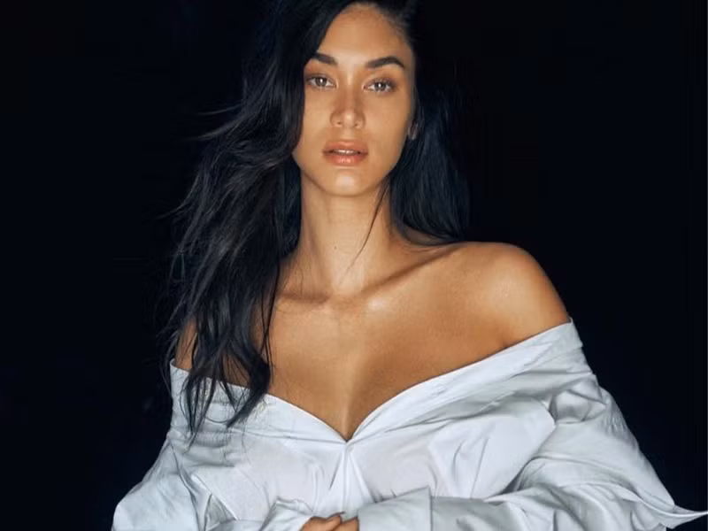 Nàng hậu có một bác sĩ da liễu riêng chăm sóc, kiểm tra da mặt thường xuyên.