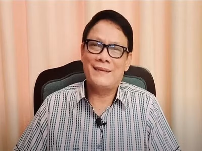 Tuy nhiên, đến tháng 7/2021, Tấn Hoàng xin lỗi sau vụ nhắc Hoài Linh, Trấn Thành từ thiện. “Nếu anh Hoàng có nói mà đụng chạm, xúc phạm đến danh dự của các em thì đây là kênh YouTube của anh Hoàng, trước mặt khán giả và cộng đồng mạng, anh Hoàng thành thật xin lỗi các em. Đây là lời xin lỗi chân thành chứ anh không có ý gì hết. Bản chất của anh Hoàng từ nhỏ đến lớn là cứ có lỗi là xin", Người lao động dẫn lời Tấn Hoàng. Ảnh: Người lao động