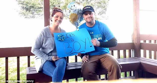 Cô muốn chia sẻ câu chuyện của mình để những người phụ nữ có tử cung kép như cô không thôi hy vọng vào điều kỳ diệu sẽ xảy đến vào ngày nào đó. (Nguồn ảnh: The Sun) 