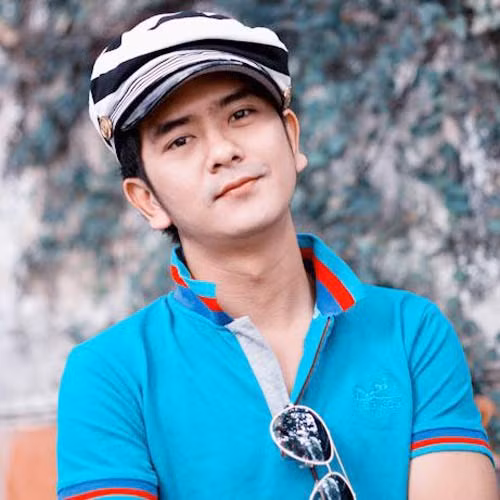 Hơn 30 tuổi một mình nuôi con và phải bươn trải rất nhiều nghề để kiếm tiền đến một mái nhà vững chắc Hùng Thuận cũng không đủ sức để mua. Anh và con sống trong một căn nhà đi thuê chật chội chưa tới 30m2.