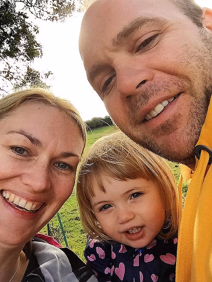 Đúng một năm sau khi con gái mình qua đời một cách thương tâm vì bệnh viêm màng não B, một ông bố khẳng định Chính phủ nước Anh vẫn chẳng hề làm gì để người dân nước này ý thức hơn với căn bệnh này như đã hứa. 