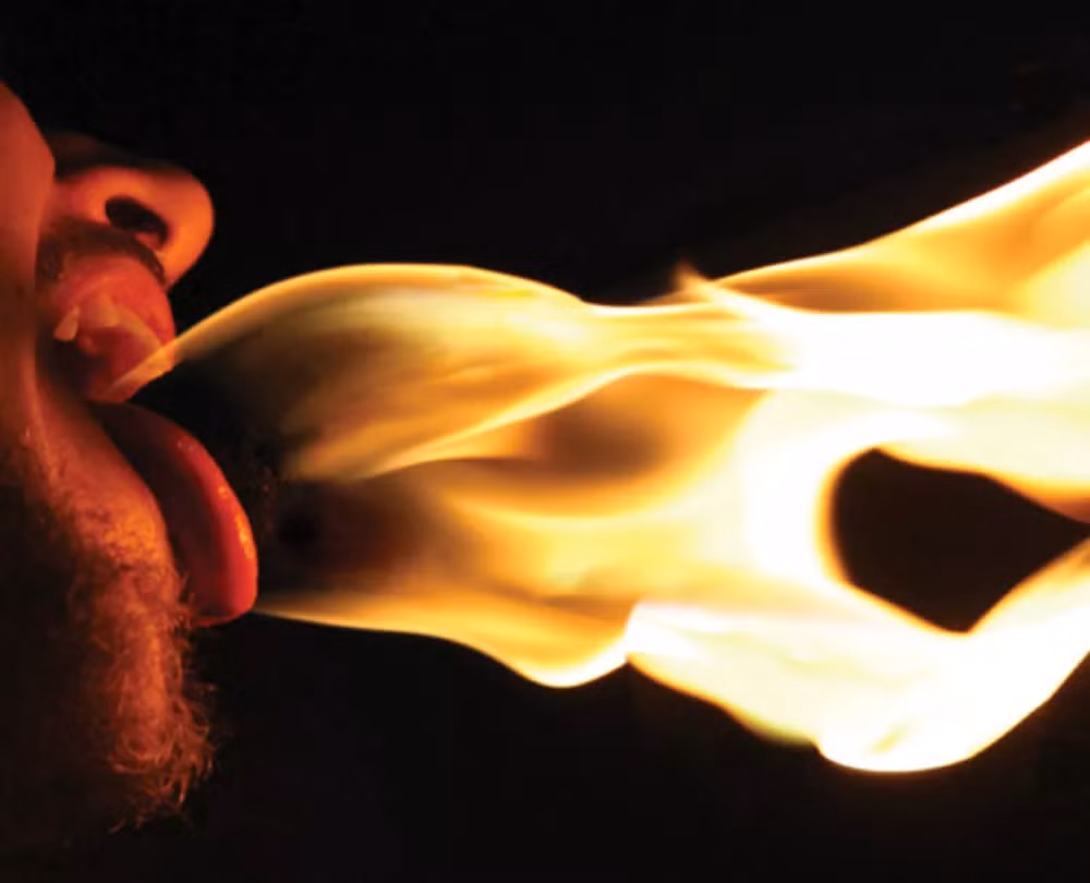 Khả năng ăn cay còn là một vấn đề liên quan đến khả năng chịu đựng, hay nói cách khác là tần suất sử dụng cảm thụ quan VR1. Đây là hiệu ứng bị tê đã được khoa học ghi nhận, tức những người ăn ớt sẽ càng ngày càng ăn nhiều ớt hơn thì mới cảm thấy được vị vay. (Ảnh: popsci)