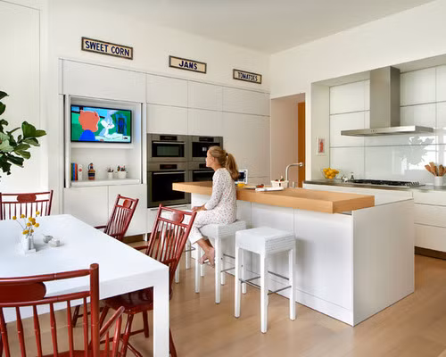 Nên đặt TV càng xa bếp càng tốt. Nếu đặt TV trong phòng khách thì không nên ngồi ăn ở ghế sofa. Để tránh ăn vặt khi ngồi xem TV thì nên nhai kẹo cao su hoặc uống nước. Không nên ngồi xem TV tại cùng một vị trí. 