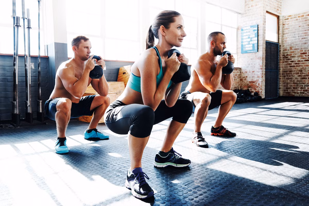 Nếu vẫn không chắc chắn cần uống bao nhiêu nước là đủ để chống thiếu nước vào mùa đông, cách dễ dàng nhất để tính toán lượng nước cần bổ sung là cân trước khi tập và sau khi tập. Đối với mỗi 100g trọng lượng giảm đi thì cần bổ sung 153ml nước để bù lại.