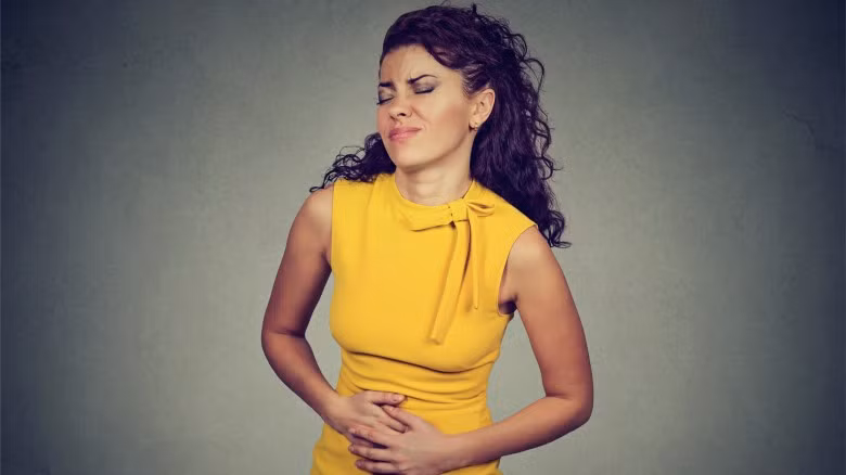 Bạn bị đường ruột: Khi xuất hiện các triệu chứng ở đường ruột, bạn cho rằng hệ tiêu hóa có vấn đề. Nhưng tuyến giáp cũng có thể gây bệnh ở đường ruột. Chẳng hạn như một trong những dấu hiệu cường giáp là bạn thay đổi thói quen đi nặng, đi nặng nhiều hơn. Ngược lại, nếu bị táo bón thì khả năng là bạn đang bị suy giáp. 