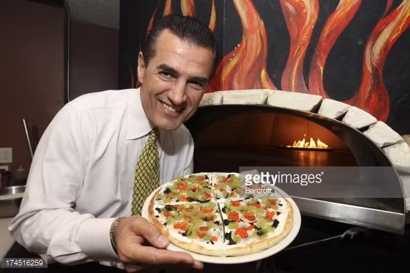 Một chiếc bánh pizza có giá nghìn đô được làm từ tôm tươi, nhiều loại trứng cá, wasabi và kem tươi. Rất tiếc là sau khoảng thời gian bán mỗi tuần khoảng 10 cái thì Nino Selimaj chỉ bán được mỗi tháng 1-2 cái. Tuy nhiên Nino vẫn khẳng định chiếc bánh này đánh giá đồng tiền bát gạo.