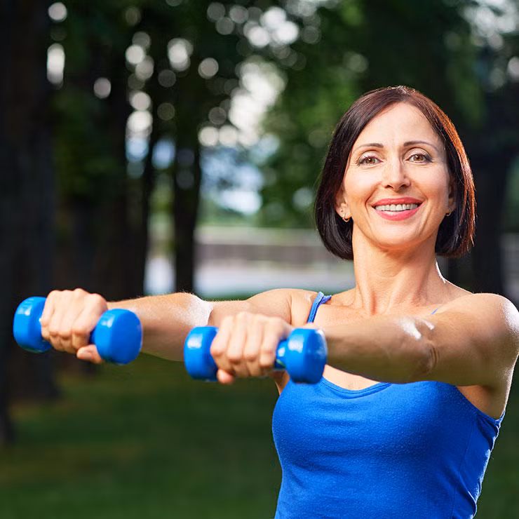 Hiện chưa có phương pháp thẩm mỹ nào có thể tác động tới mỡ nội tạng. Tuy nhiên mỡ nội tạng phản ứng với việc thay đổi thói quen sinh hoạt nhanh hơn những loại mỡ khác. Bạn có thể đẩy nhanh quá trình giảm mỡ nội tạng bằng cách ngủ đủ giấc, kết hợp giữa luyện tập với ăn uống (low-carb). Nên thêm trà xanh vào chế độ dinh dưỡng vì các chất chống oxy hóa sẽ thúc đẩy nhanh quá trình giảm mỡ. 