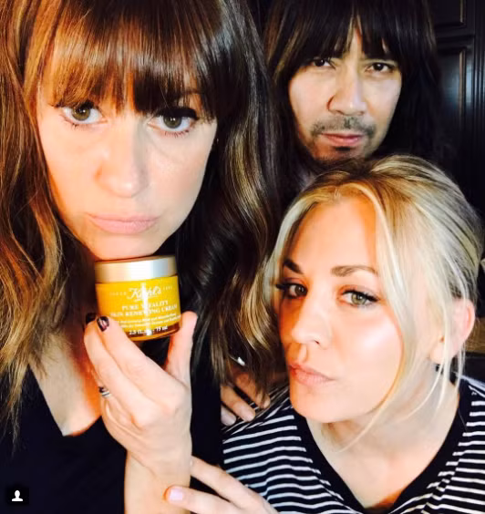 Là người chuyên trang điểm cho các ngôi sao nổi tiếng nên Jamie Greenberg cũng biết ít nhiều về xu hướng trang điểm tự nhiên như không. Theo chuyên gia này thì điều quan trọng nhất chính là làn da. Để trang điểm tự nhiên được đẹp cần chăm sóc da một cách tự nhiên như ăn tốt, ngủ đủ, uống nhiều nước, trước khi trang điểm luôn cần bôi một lớp kem dưỡng ẩm thật tốt. 