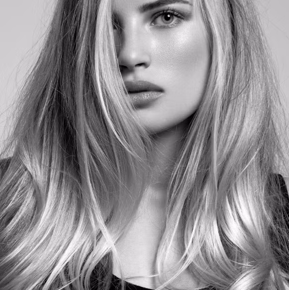 Peyton cho biết cô thấy bụng mình hơi phình to nhưng chỉ nghĩ là do mình ăn nhiều tinh bột. Cô không mảy may suy nghĩ nhưng mỗi tuần thì bụng cô lại càng to hơn. Tới một thời điểm, trông cô như người mang bầu 5 tháng, lưng dưới đau ê ẩm, bụng đau kinh khủng. 