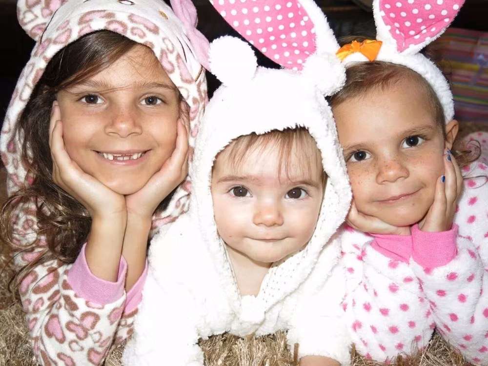 Cô Conci đã làm nghề nhiếp ảnh nhiều năm nhưng khi các con ốm yếu cô buộc phải bỏ nghề vì phải ở trong bệnh viện rất nhiều. Nhưng thay vì chụp ảnh những người khác. cô quyết định chụp ảnh chính gia đình mình để ghi lại hành trình của các con. Ba trong số các tấm ảnh cô chụp đã đạt giải trong một cuộc thi về ảnh đời thực. (Nguồn ảnh: DM).