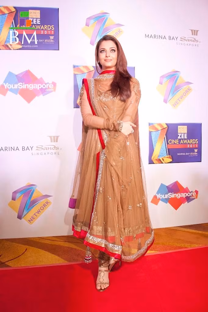 Aishwarya Rai trong trang phục truyền thống của người Ấn Độ.