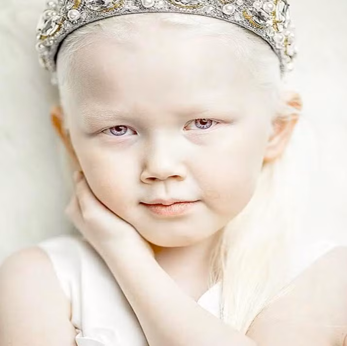 Khi được hỏi mong muốn lớn lên sẽ làm gì, Narayana cho biết muốn làm người mẫu. Gia đình quyết định sẽ để cô bé tự lựa chọn nghề nghiệp khi lớn lên. 