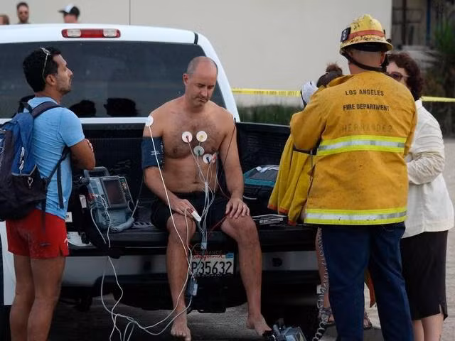 Kỹ thuật viên cấp cứu là người đánh giá tình trạng vết thương, thực hiện các quy trình cấp cứu và còn giải cứu các nạn nhân bị mắc kẹt nhưng lương bổng lại không hề cao. Nguy cơ xấu nhất là tiếp xúc với bệnh tật và các chất gây ô nhiễm. 