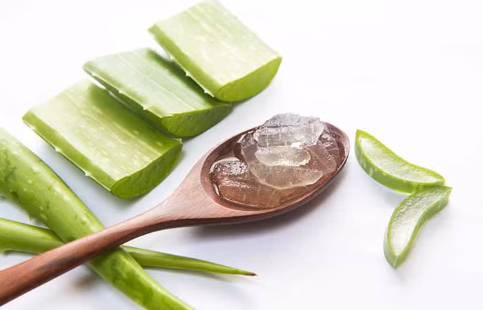 Mạng internet chứa đầy thông tin nhưng không có nghĩa là có thể thay thế cho bác sĩ. Chuyên gia da liễu Marina Pedero thuộc Skinfluence tại New York, người chuyên làm đẹp cho các ngôi sao nổi tiếng đã đánh giá về một số loại mặt nạ tự chế từ các nguyên liệu thiên nhiên tại nhà. Vì vậy trước khi trộn nguyên liệu và đắp lên mặt, bạn cần đọc kỹ các thông tin dưới đây.