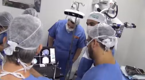 Vào năm ngoái, anh Rolden từng vài lần gây rắc rối vì lên cơn, đây là một tín hiệu cảnh báo cho thấy có gì đó không ổn. Khi đến kiểm tra tại một bệnh viện địa phương, kỹ sư thông tin này mới biết mình có một khối u trong não hình trái tim và phải phẫu thuật. 