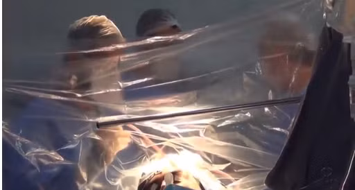 Tuy nhiên chỉ có hai phương pháp phẫu thuật là gây mê hoàn toàn và hồi tỉnh trong khi phẫu thuật. Phương pháp thứ hai có tỉ lệ thành công cao hơn. Các bác sĩ đã nảy ra ý tưởng là sẽ cho bệnh nhân chơi đàn guitar vì đó là cách nhanh nhất để phát hiện sai lỗi trong khi phẫu thuật. 