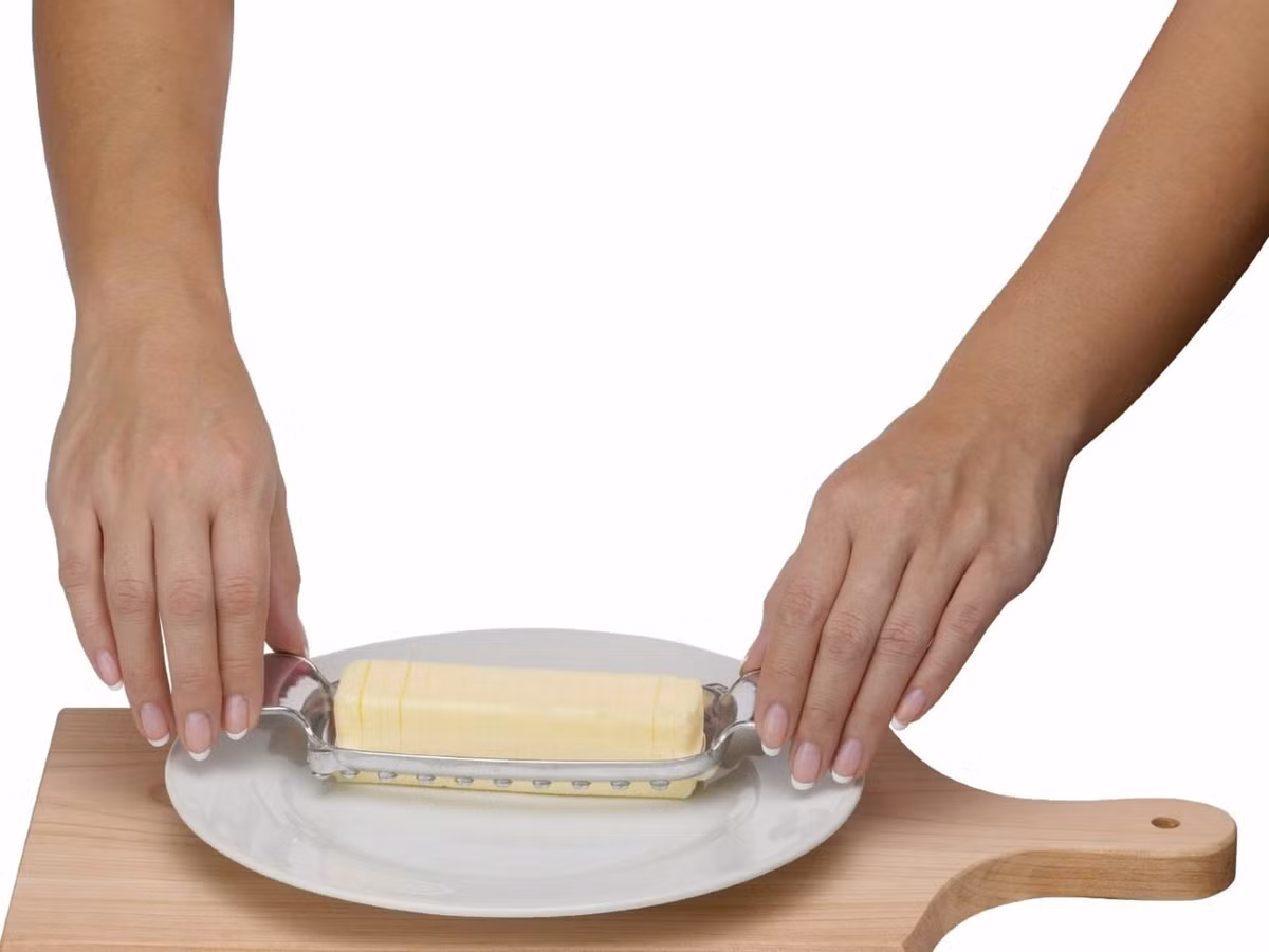 Không ai cần đến máy cắt bơ cả, thế mà nó cũng đã ra đời. Đây thực sự cũng chỉ là một con dao. 