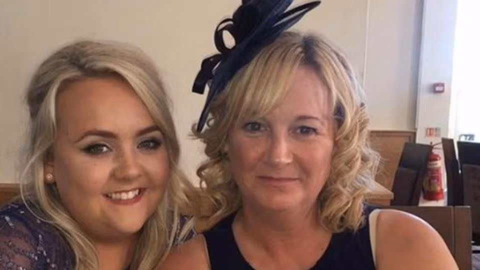 Sau chuyến du lịch, phải đến lần nhập viện thứ hai sau khi chụp cắt lớp, bác sĩ mới phát hiện cô gái người Scotland này đã tái phát ung thư. Bệnh ung thư hắc tố đã quay trở lại, lan tới lá lách, dạ dày, phổi, cột sống và gan thành 5 bệnh ung thư khác nhau.