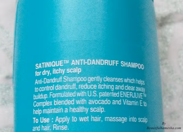 Trường hợp này nên chuyển sang dùng một loại dầu gội đặc biệt (trị gàu hoặc mạnh hơn) dành cho da đầu bị viêm trong thời gian tối thiểu 3 tháng. Trong thời gian thay đổi dầu gội tạm thời không nên dùng các sản phẩm tạo kiểu. (Ảnh: Beautifulhamesha)