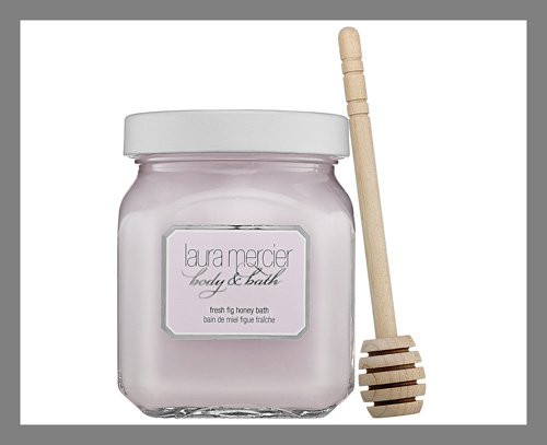 Một hộp xà phòng tắm tạo bọt: Nếu một ngày đi spa cho nàng vượt quá ngân sách của bạn thì hãy chọn tặng quà 8/3 cho nàng là một hộp xà phòng tắm tạo bọt để nàng có thể thư giãn ở nhà. 