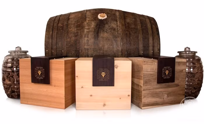 Socola To’ak được làm từ 2 nguyên liệu cơ bản là đường mía hữu cơ và cacao gia truyền trồng tại thung lũng Piedra de Plata, Ecuador. Cacao của To’ak cũng đã được Hiệp hội socola hảo hạng công nhận là cacao gia truyền. 