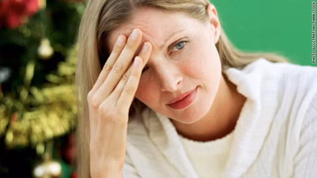 Bạn hay bị ốm: Protein giúp tăng cường miễn dịch. Mọi hoạt động hàng ngày của cơ thể, kiểm soát hormone, duy trì bạch cầu để chống bệnh tật đều cần đến protein. Vì vậy nếu bạn bỗng hay bị ốm hơn mọi người và liên tục bị mắc bệnh nào đó thì đó có thể là dấu hiệu thiếu protein.