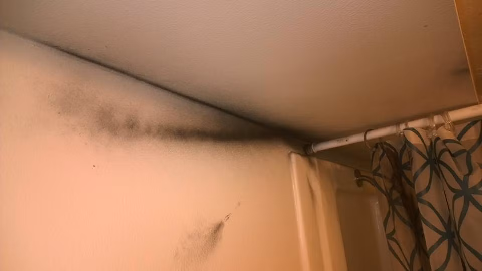 Hiện Andrew vẫn chưa được ra viện. Qua sự việc này, Andrew muốn lên tiếng cảnh báo những người hút thuốc lá điện tử nên cẩn trọng khi chọn lựa sản phẩm cũng như khi hút. 