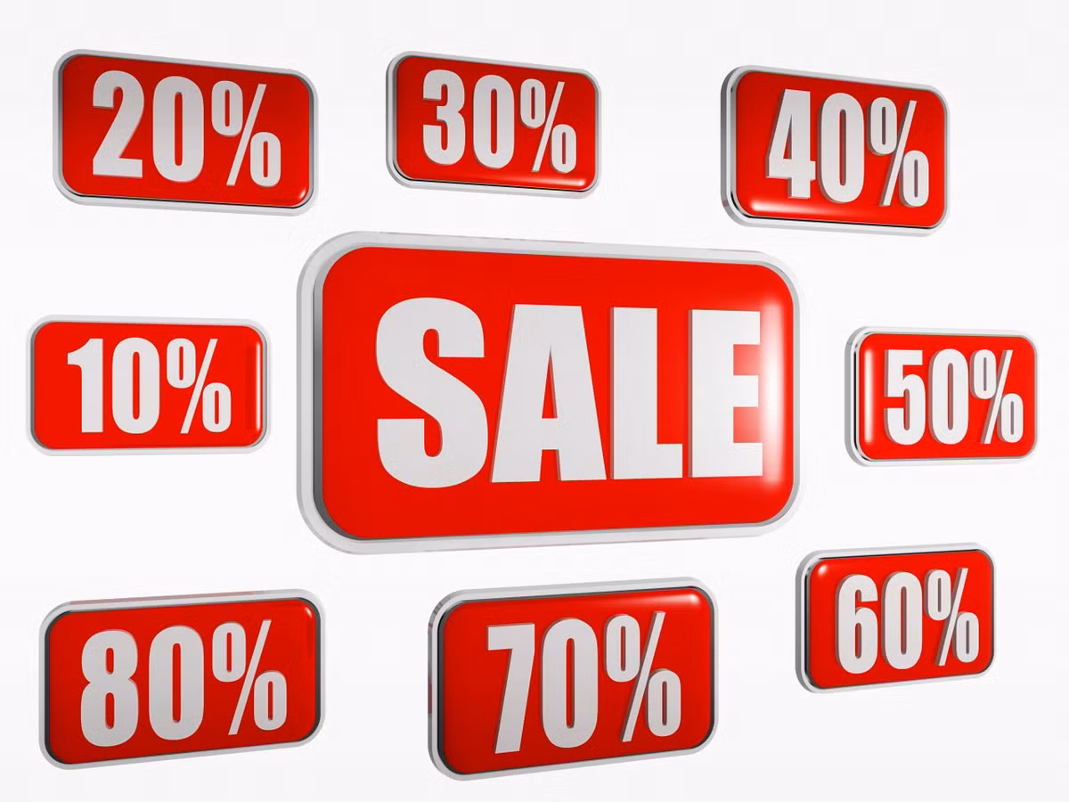 Tận dụng những đợt giảm giá: Các siêu thị đều có những đợt giảm giá và bạn có thể mua thực phẩm hữu cơ với giá rẻ. (Ảnh: elsoar)