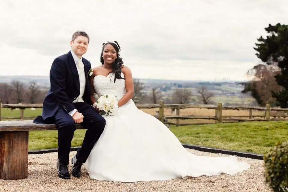 Chỉ kịp ôm con gái bé bỏng mới sinh Chloe được vài giây ngắn ngủi, bà mẹ hai con Natalie Cook ở Anh đã qua đời vì bị dị ứng nước ối.