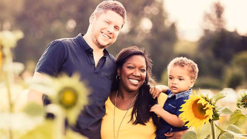 Tắc mạch ối là tình trạng dịch ối xung quanh thai nhi đi vào máu mẹ qua nhau thai trong khi sinh đẻ và gây phản ứng dị ứng cực kỳ nặng. Như ở trường hợp của cô Natalie là gây ngưng tim và suy tạng. Các tác nhân đông máu trong cơ thể ngừng hoạt động khiến cô bị mất máu không kiểm soát được. 