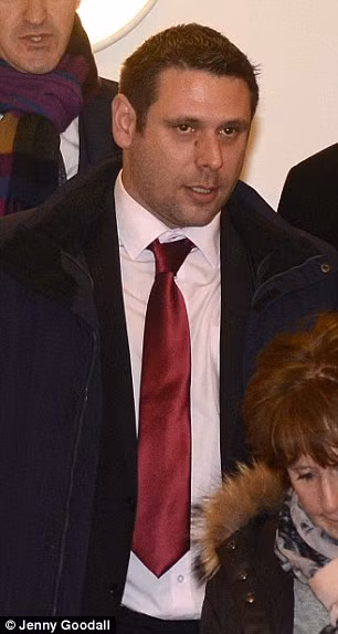 Sau 12 tiếng chuyển dạ mà vẫn chưa đẻ, các bác sĩ quyết định mổ đẻ cho cô vào sáng hôm sau. Frances trở thành mẹ của một em bé rất xinh đẹp, nhưng điều tồi tệ nhất vẫn chưa xảy ra. 