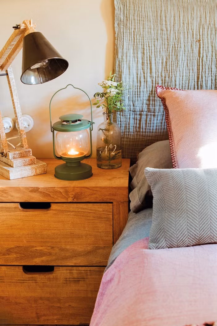 Bên cạnh phòng ngủ là góc nhỏ dành cho chức năng nghỉ ngơi. Phòng ngủ được tách biệt với các khu vực khác nhằm tạo sự riêng tư tối đa cho người sử dụng. 