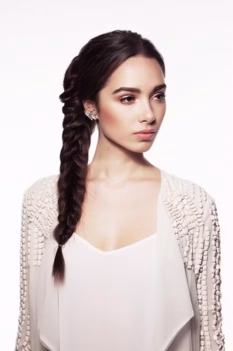 Tóc tết đuôi cá: Kiểu tóc này tuy hơi mất công thực hiện nhưng kết quả rất xứng đáng với công bỏ ra. Chỉ mất 10 phút làm theo những hướng dẫn sẵn có là bạn đã có một kiểu tóc điệu đà để đi chơi. 