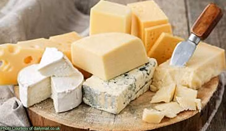 Mỗi loại thực phẩm đều có những công dụng làm đẹp riêng biệt mà ít ai ngờ tới. Nếu để chăm sóc mái tóc, đừng bỏ qua Phô mai bởi chúng giàu dưỡng chất giúp kích thích tóc mọc nhanh và khỏe mạnh. Nguồn ảnh: Baidu.com.