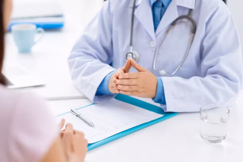 Khong biet benh nhan bi ung thu bac si bi phat hang tram trieu