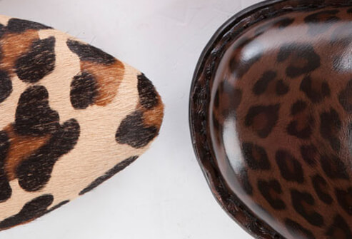 Bạn có thể tránh những đôi giày mũi nhọn bằng những đôi giày có mũi “hộp” hơn một chút. Nếu kiểu này trông không hấp dẫn thì có thể chọn những đôi có có điểm dốc cách xa các ngón chân. 