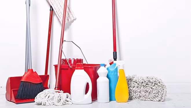 Không dùng hóa chất làm sạch: Hầu hết các loại bột giặt và các chất làm sạch dùng trong gia đình đều có chứa đầy các hóa chất ảnh hưởng đến nội tiết mà khả năng hít phải hay ngấm qua da là rất cao. Các sản phẩm làm sạch không yêu cầu phải công bố thành phần nên mặc dù được quảng cáo là “xanh” hay “tự nhiên”, bạn cũng khó có thể biết được trong đó có gì. 