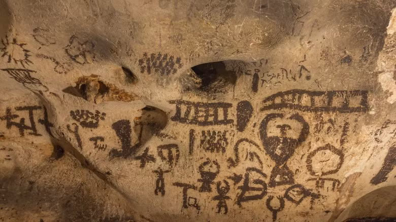 Đi ngược lại lịch sử về thời kỳ đồ đá, tức khoảng 12.000 - 8.000 năm trước Công nguyên, loài người chuyển từ săn bắn sang trồng trọt nên cuộc sống dễ dàng hơn. Do vậy những người có đất trở nên có quyền hành và nặng cân hơn những người khác. Vì thế nên một người đàn ông nặng cân trông giàu có và hấp dẫn hơn những người gầy gò. 