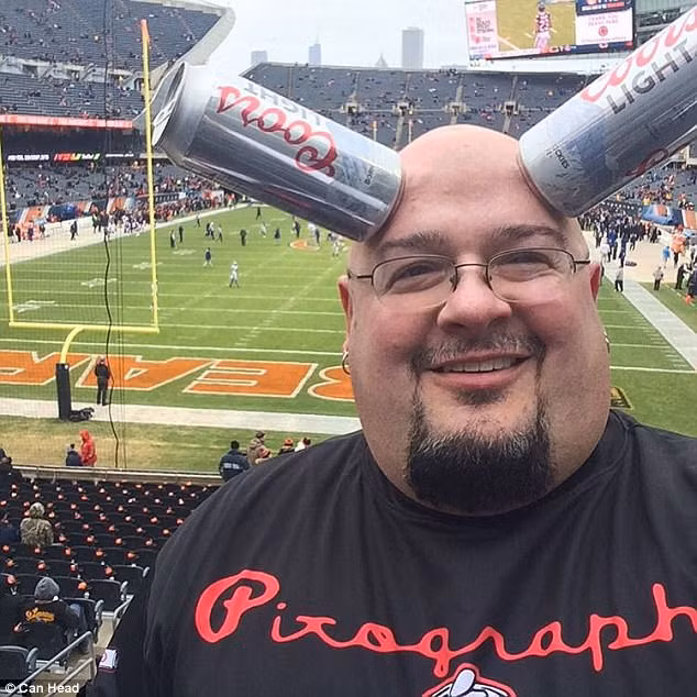 Các bác sĩ không xác định được anh đang mắc căn bệnh hiếm gặp nào mà chỉ kết luận anh là người Mỹ duy nhất có khả năng này. 