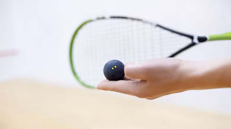 Chúng ta đều biết các hoạt động thể chất có tác dụng tăng tuổi thọ nhưng nghiên cứu cho thấy những người chơi các môn thể thao dùng vợt sống lâu nhất, tiếp đến là bơi lội. Điều đáng chú ý là những người chạy bộ không hề giảm nguy cơ tử vong so với những người không chơi một môn thể thao nào. 