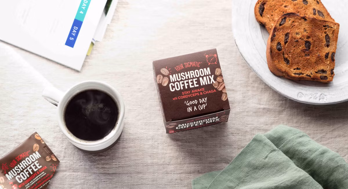 Mỗi ly cà phê nấm chỉ chứa khoảng 40mg caffein – chỉ bằng một nửa lượng caffein có trong một ly cà phê tiêu chuẩn. Công ty sản xuất ra loại đồ uống nửa cà phê nửa nấm này đã khẳng định đây là loại cà phê tốt cho sức khỏe nhất thế giới, có tác dụng tăng công suất hoạt động của não mà không kèm theo tác dụng phụ là làm người uống mất tập trung như khi uống quá nhiều các loại cà phê thông thường khác. 