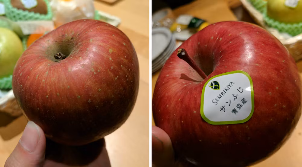 Nhìn hình thức bề ngoài thì người ta dễ dàng đoán biết quả táo nào đắt hơn. Quả táo bên trái có nhiều nhược điểm và màu sắc mờ nhạt. Còn quả táo bên phải bán tại cửa hàng Sembikiya thì có màu đỏ tươi, tròn trịa và gần như không có nhược điểm. 