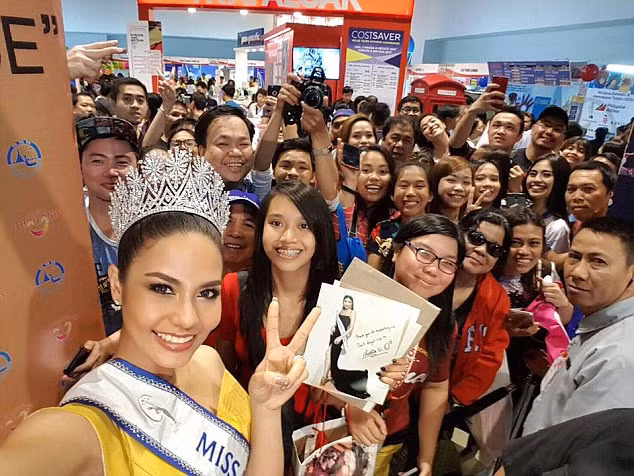 Vậy đâu là bí quyết đằng sau sự lột xác thần kỳ của cô gái xinh đẹp này? Chalita Suansane cho biết “Khi dự thi Hoa hậu Thái Lan, khuôn mặt tôi chẳng thay đổi gì ngoại trừ việc tôi luyện tập rất nhiều và gầy bớt đi. Phần còn lại là do trang điểm, chế độ ăn uống khỏe mạnh, tắm nắng cộng thêm vài chiếc váy mới”. 