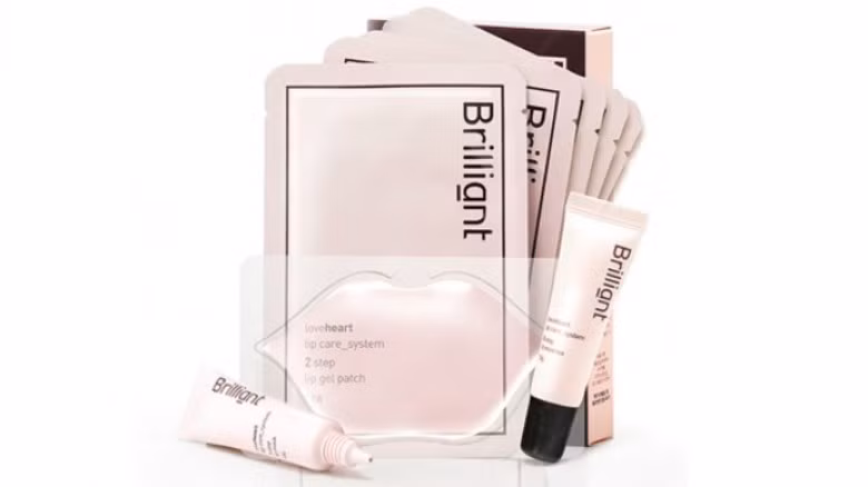 Bộ sản phẩm chăm sóc môi 3 bước: Sản phẩm này tương tự như tẩy da chết dành cho gót chân nhưng là dành cho môi. Sản phẩm gồm có kem tẩy da chết cho môi, mặt nạ dưỡng ẩm cho môi và gel dưỡng môi. Chỉ sau khoảng 20 phút sử dụng, đôi môi sẽ từ khô nẻ biến thành mềm mịn. Hạn chế duy nhất của sản phẩm này là hiệu quả chỉ kéo dài khoảng vài ngày. 